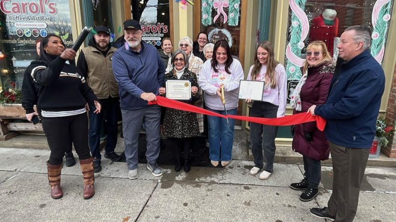 Tioga Chamber cuts a ribbon at The Daffodil & Daisy Boutique