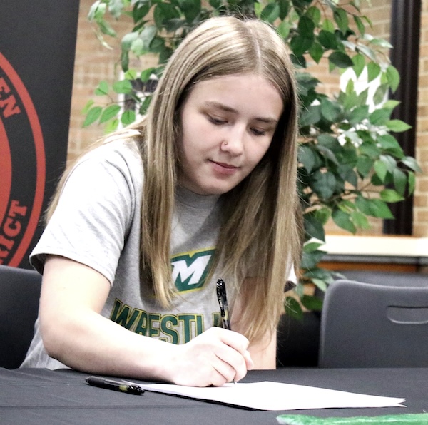 Tayah Beach signs National Letter of Intent
